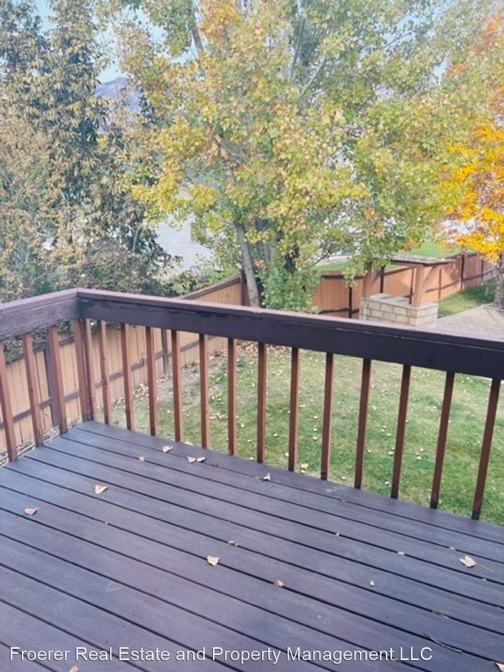 558 E 2025 N - Photo 3 of 12