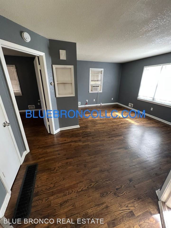 1719 Overton Apartments 1719 S Overton Ave, Independence, MO 64052