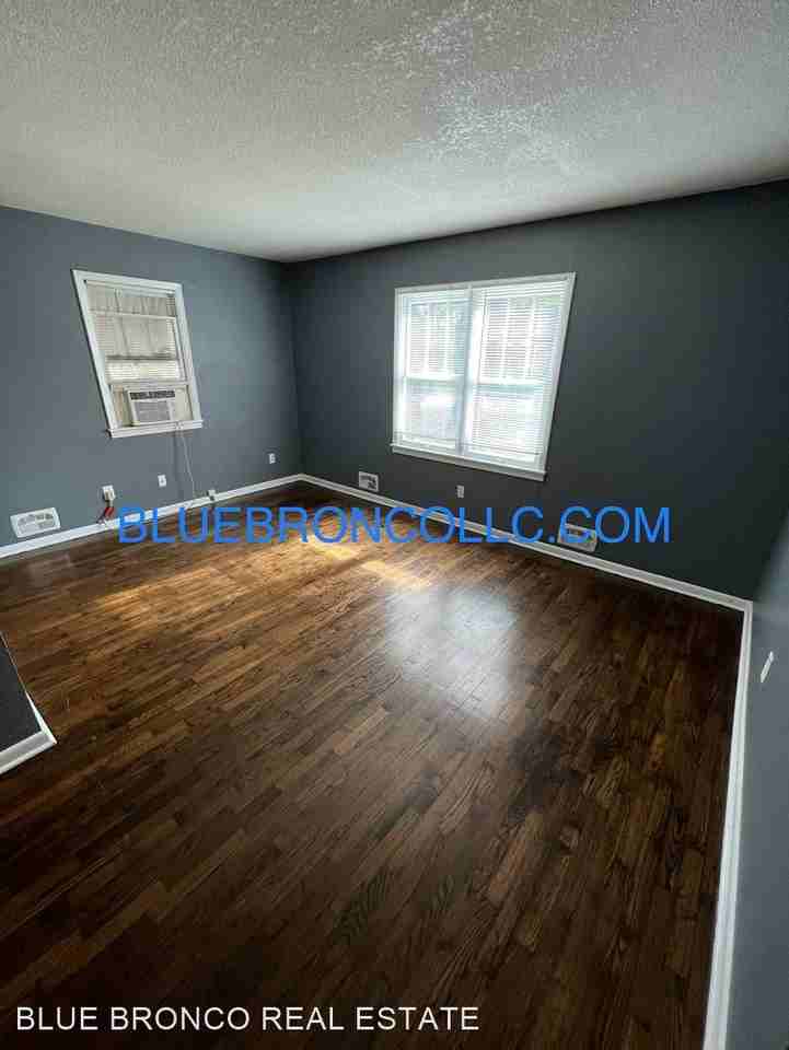 1719 Overton - Photo 3 of 11