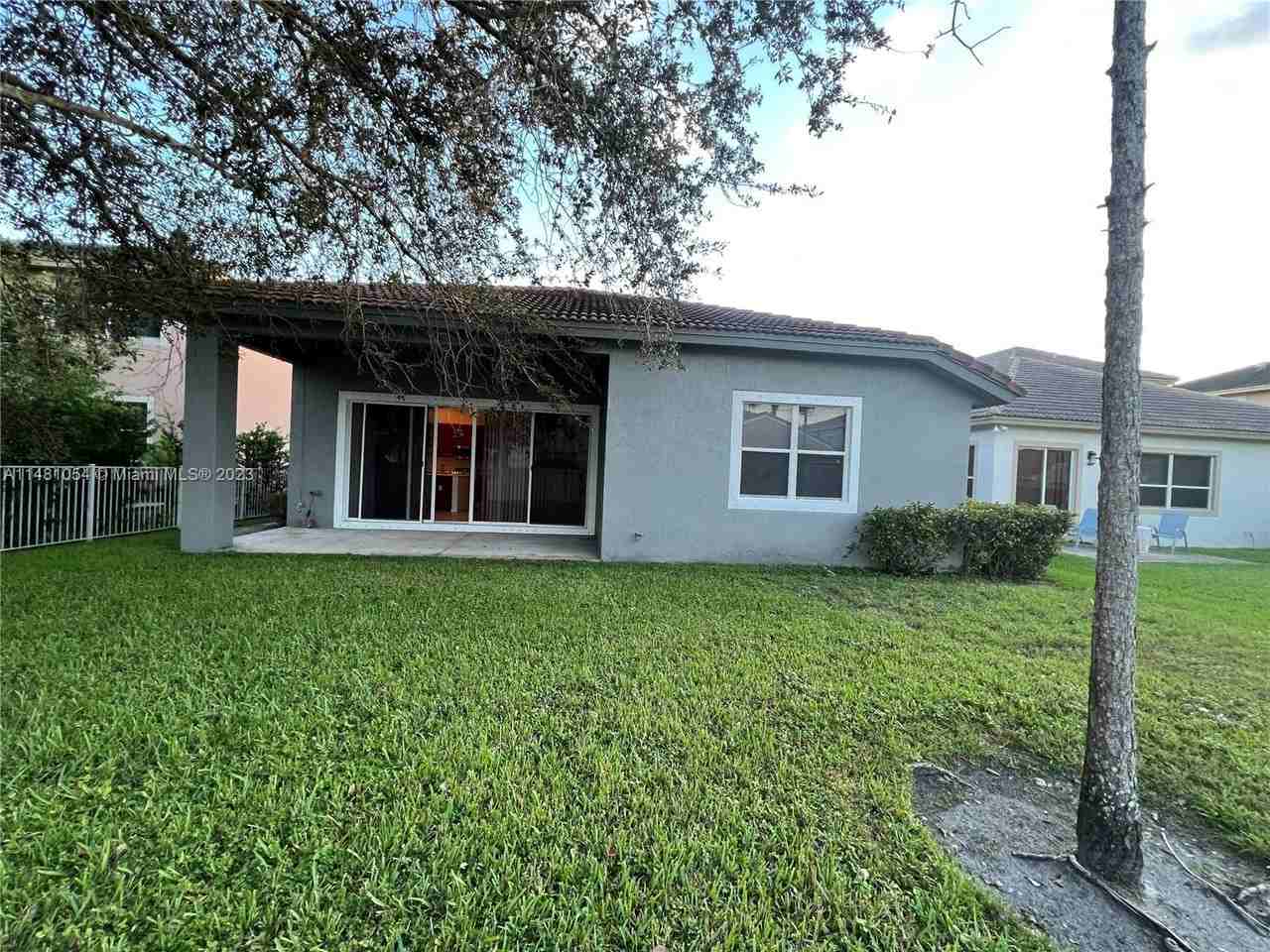 14911 Sw 52nd St - Photo 2 of 8