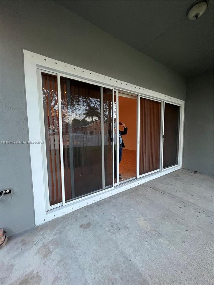 14911 Sw 52nd St - Photo 3 of 8