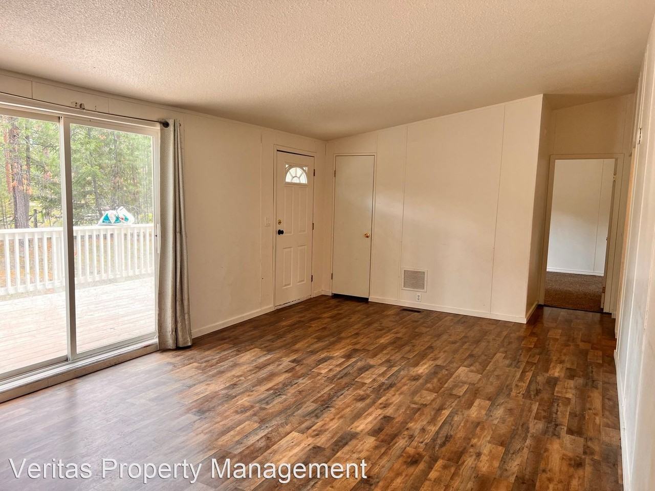 1041 Meadow Ln - Photo 3 of 22