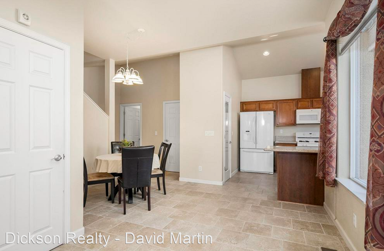 5718 Pumpkin Ridge Dr - Photo 3 of 17