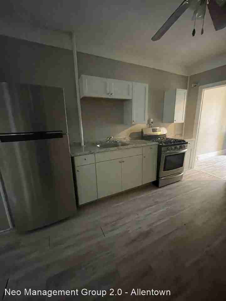 508 W Gordon St - Photo 3 of 9