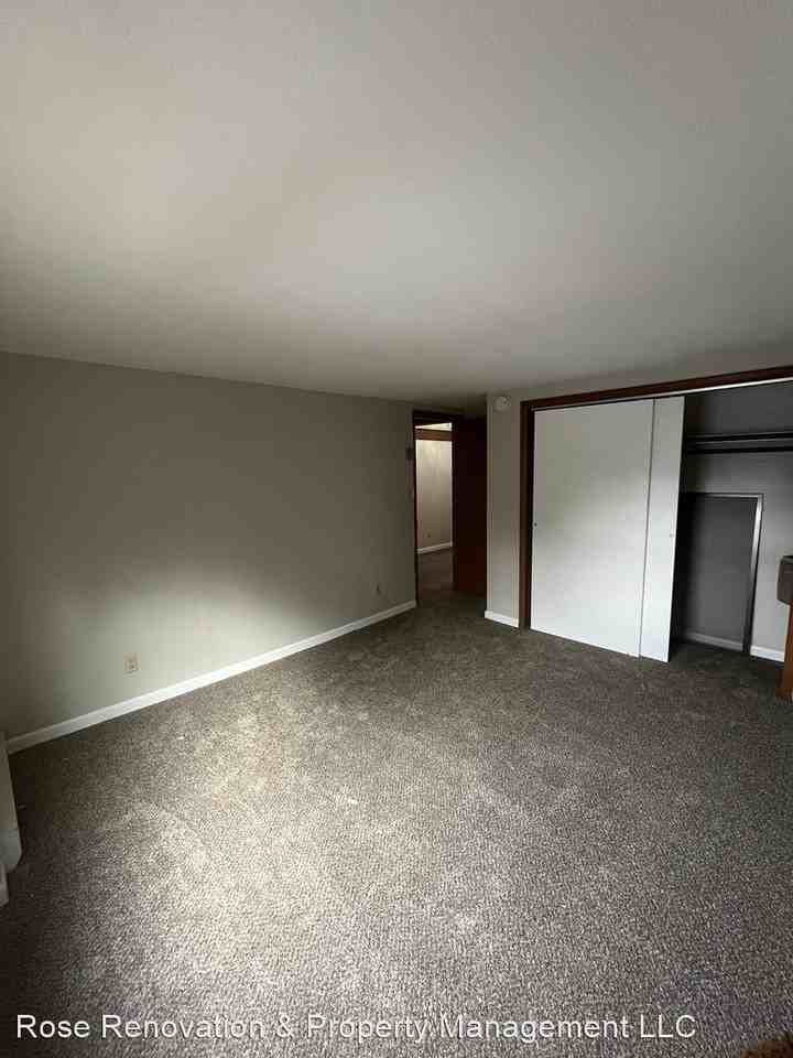 1040 3rd St - Photo 2 of 10