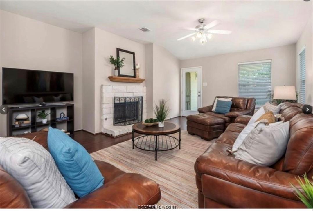 912 Whitewing Ln - Photo 2 of 9