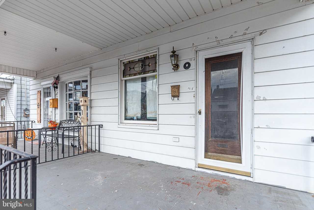 325 W 4th St - Photo 2 of 2