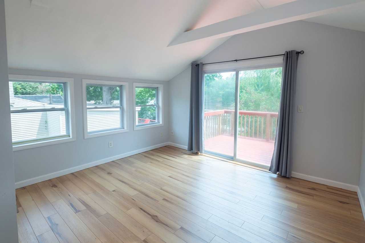 Adorable Private Lakefront 1 bed, 1 bath Cottage! - Photo 3 of 17