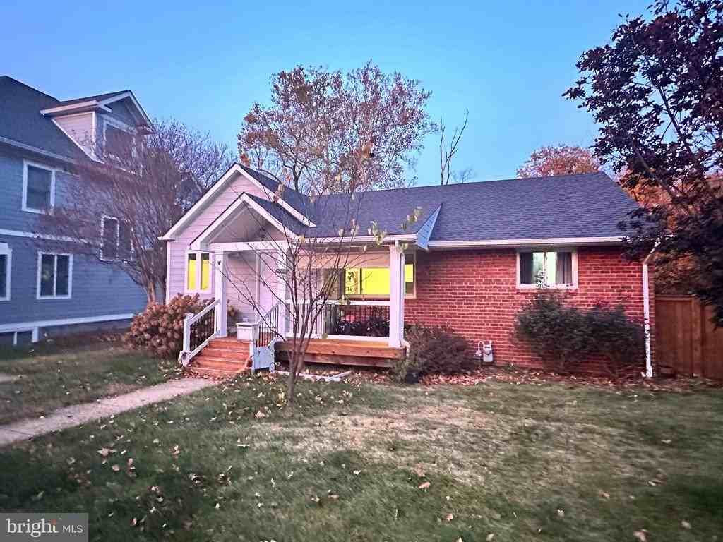 1305 S Buchanan St - Photo 2 of 4