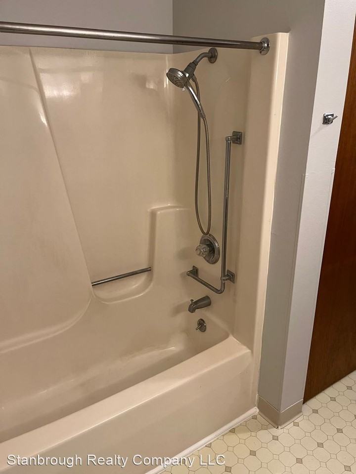 116 High Street SW Apartments 116 High St Sw, Mitchellville, IA 50169