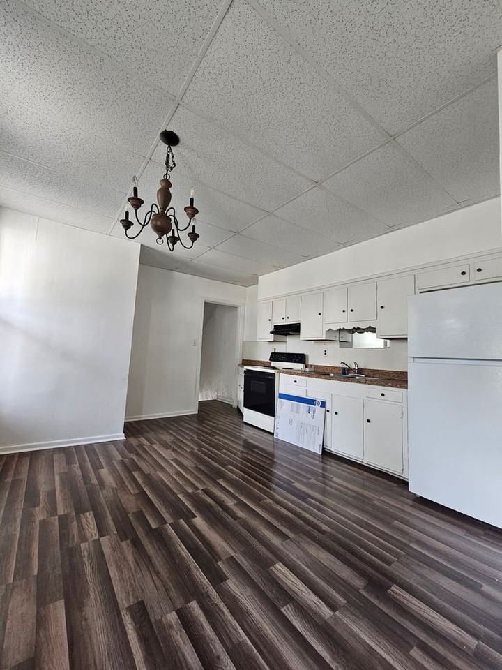 262 ROOSEVELT AVE. - Photo 3 of 18