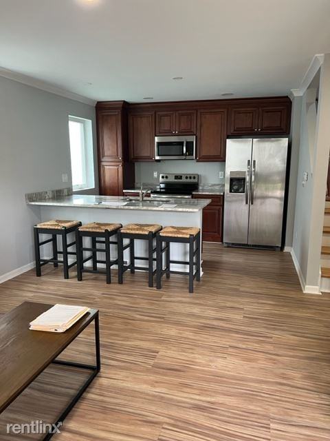 142 Hill St - Photo 2 of 10