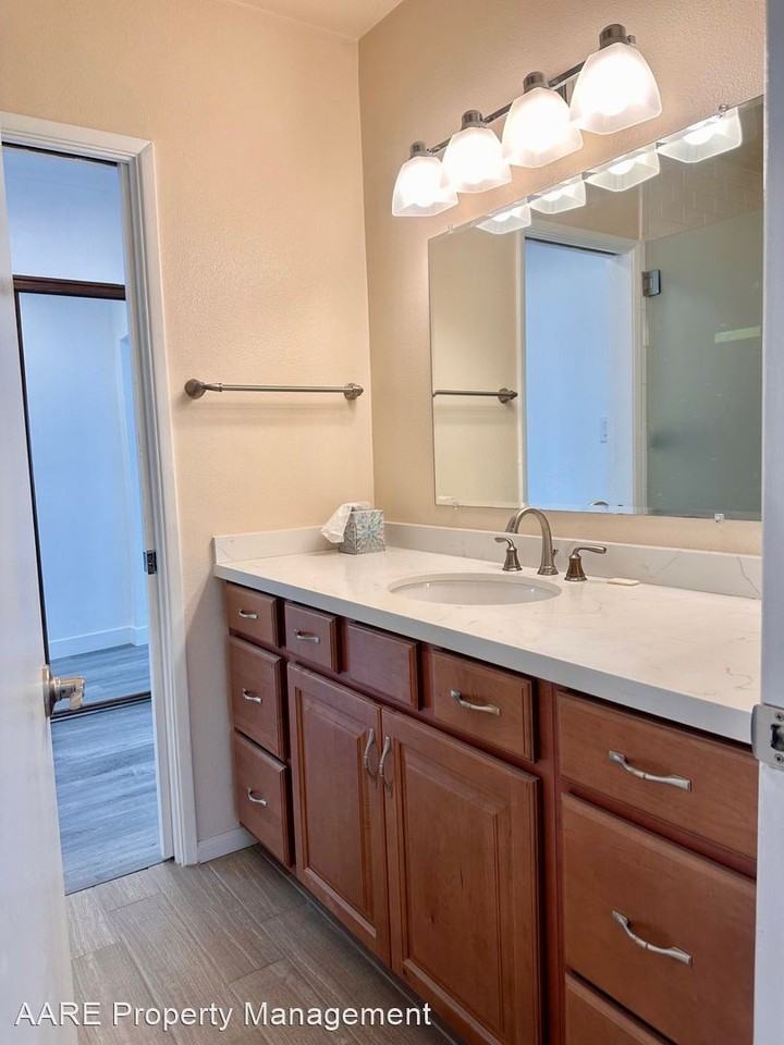 1705 E Michelle St - Photo 2 of 18