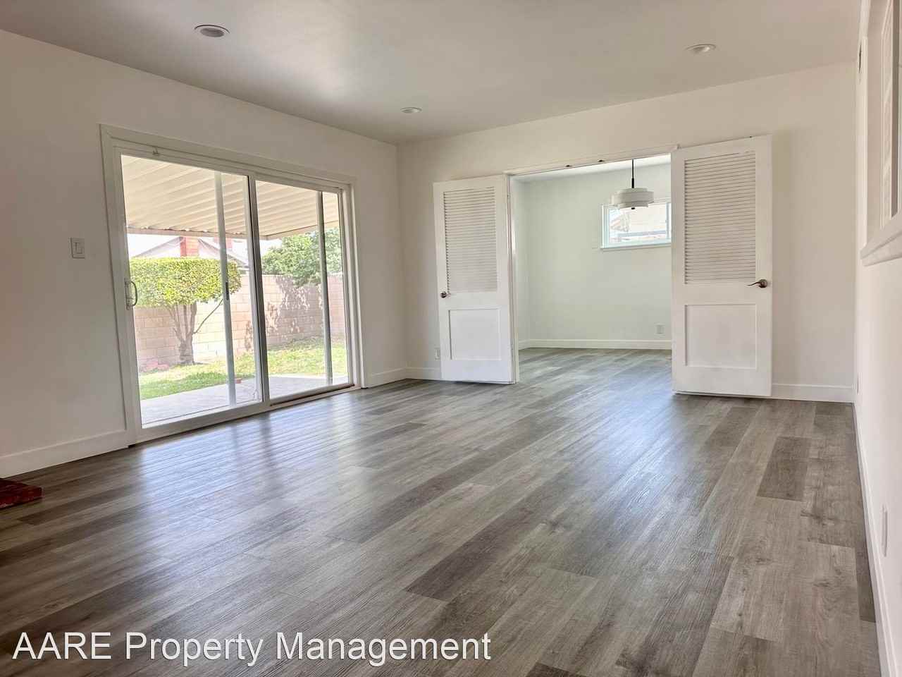 1705 E Michelle St - Photo 3 of 18