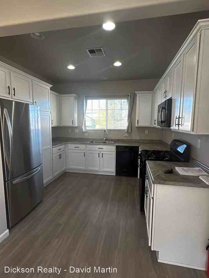 161 Walnut Dr - Photo 3 of 30