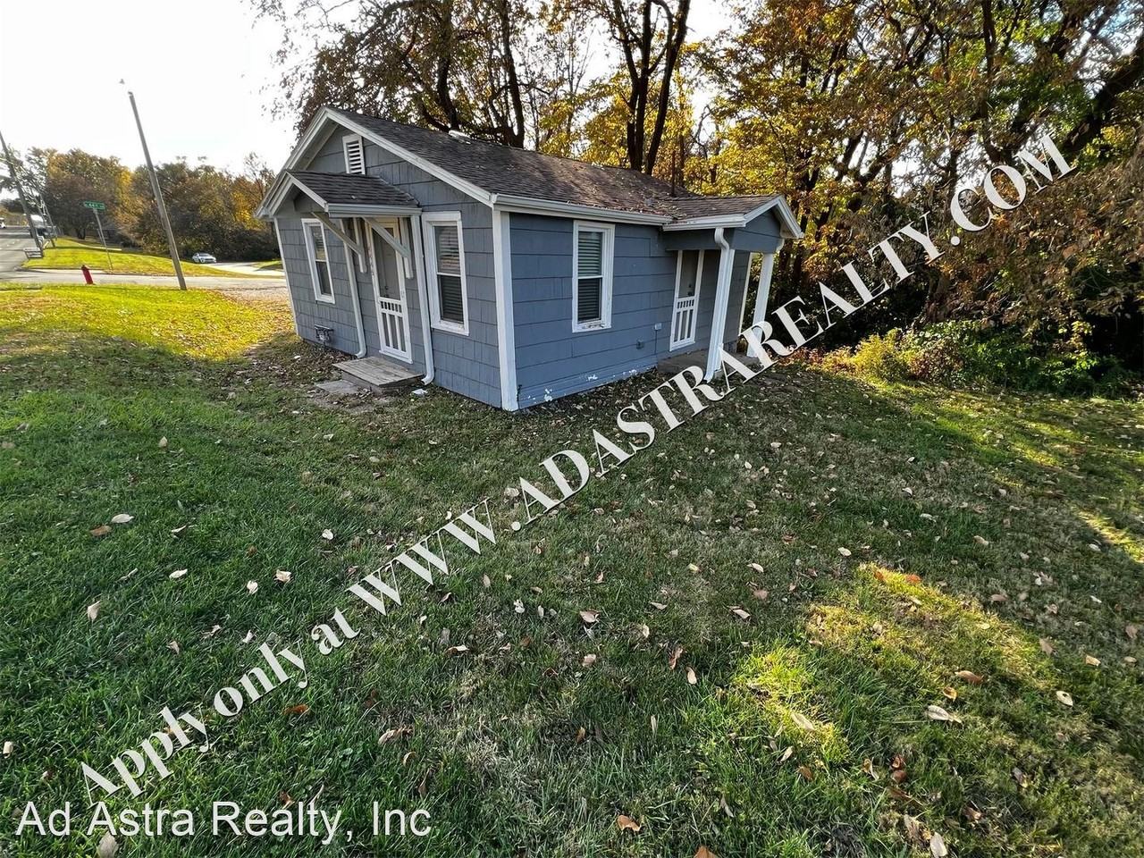 4446 N Brighton Ave - Photo 2 of 11