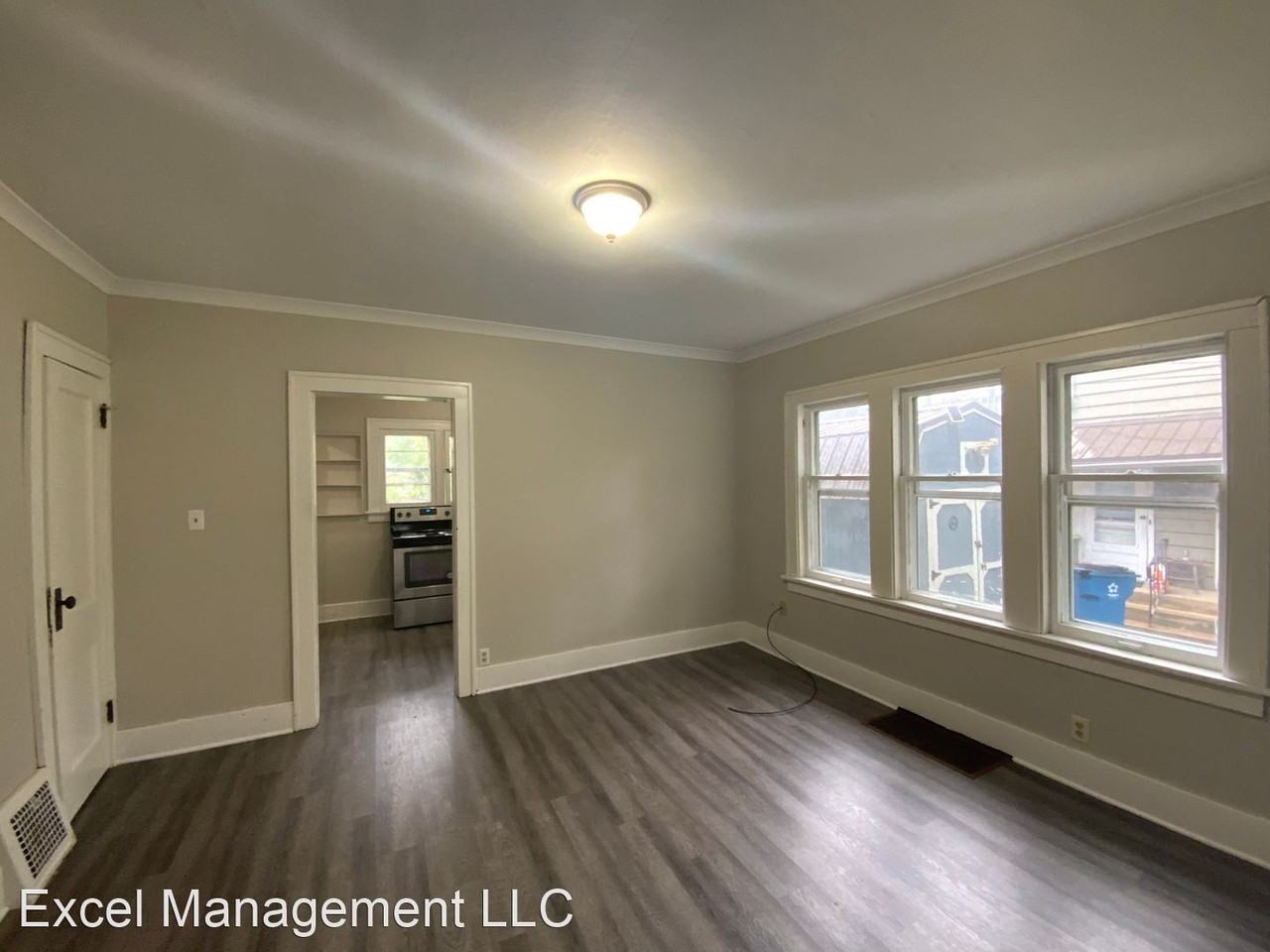209 S Center St - Photo 3 of 12