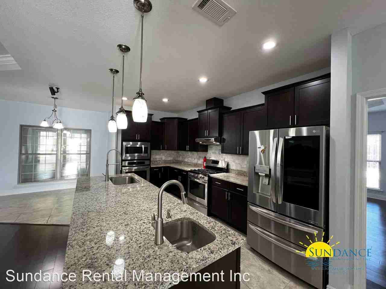3155 Doris St - Photo 3 of 24