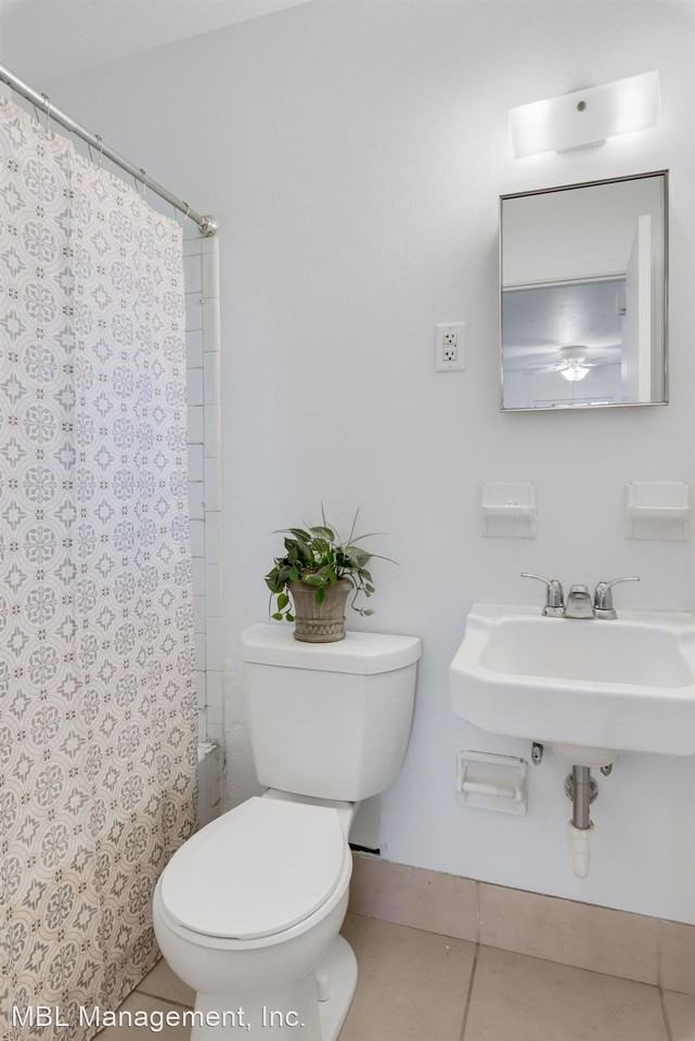 1 bedroom apartment - Photo 2 of 8