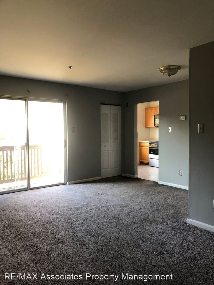 215 Highland Blvd Apt B - Photo 2 of 13