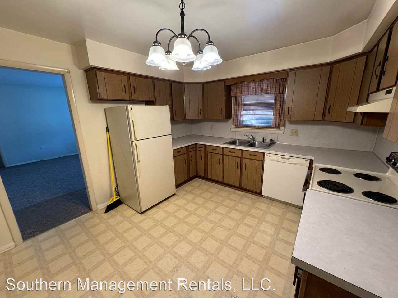 102 Oak Rd - Photo 2 of 9