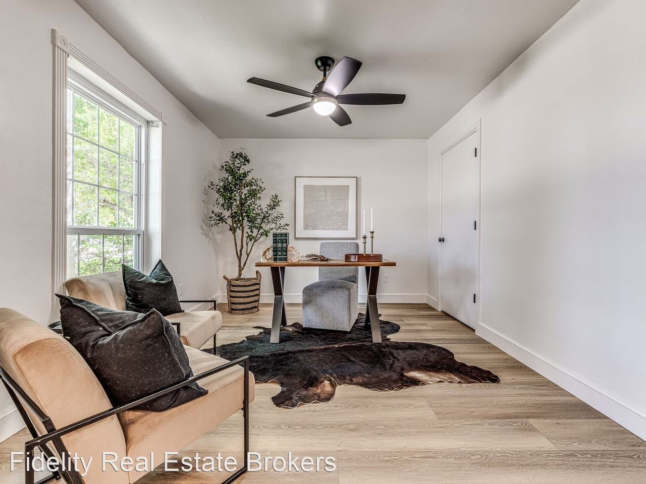 8809 Lansbrook Ln - Photo 3 of 42