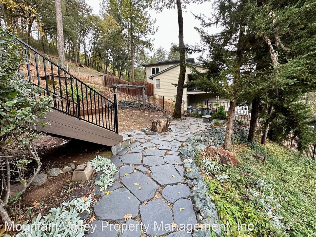 16086 Annie Dr - Photo 3 of 46