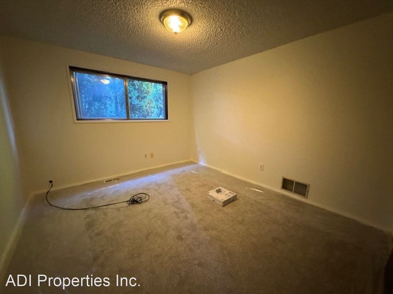 141 Ne 40th Ave - Photo 3 of 6