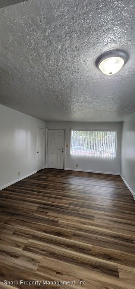 271 Baltimore St - Photo 2 of 14