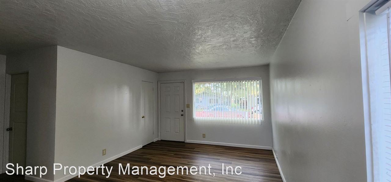 271 Baltimore St - Photo 3 of 14