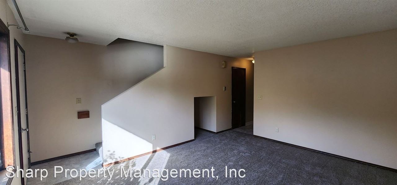 120-122 Selix Ln - Photo 3 of 12