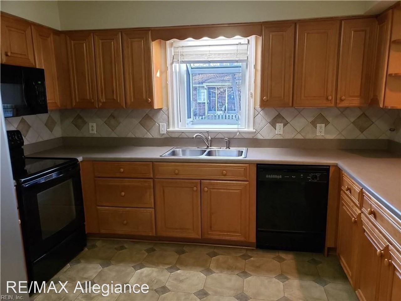 6101 Edison Ave - Photo 3 of 34