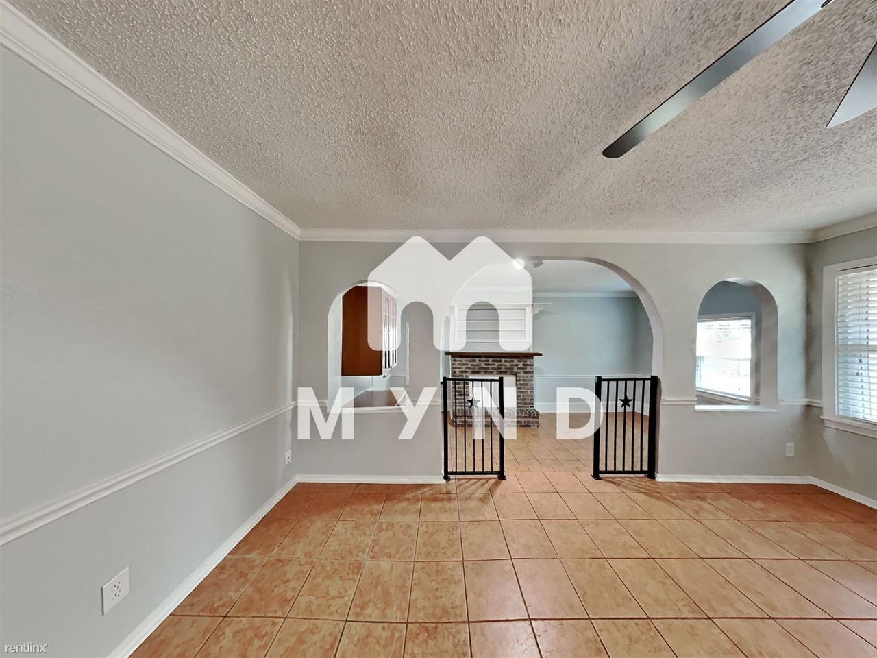 5517 Thomas Ln - Photo 2 of 21