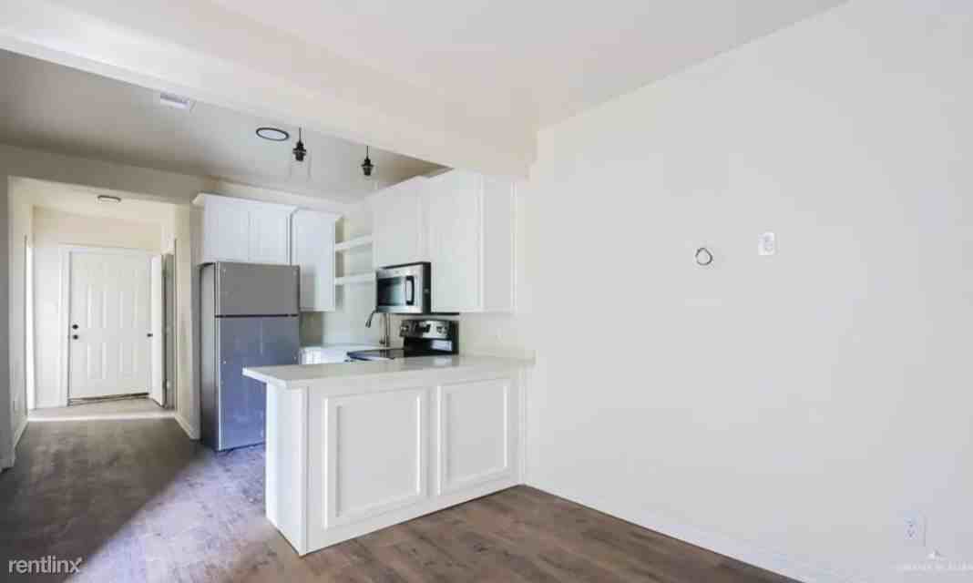 218 N 7th St - Photo 3 of 7