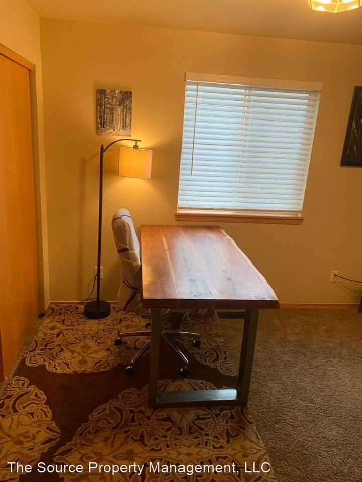 215 Strasburg Dr - Photo 2 of 21