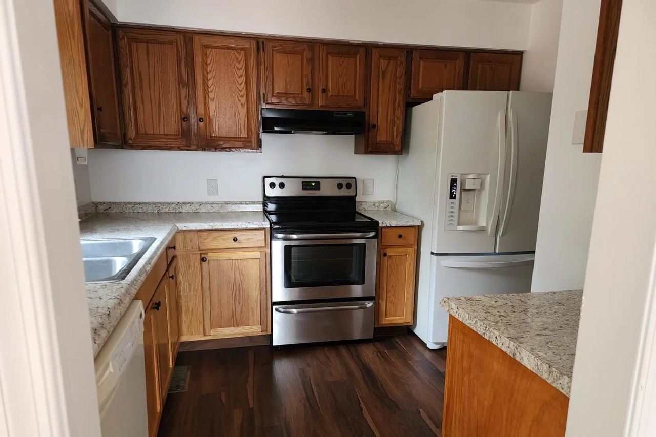 10805 Holleybrooke Dr - Photo 3 of 16