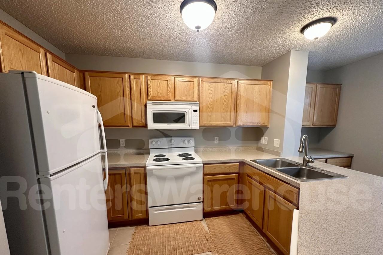 2589 Yellowstone Dr - Photo 3 of 28