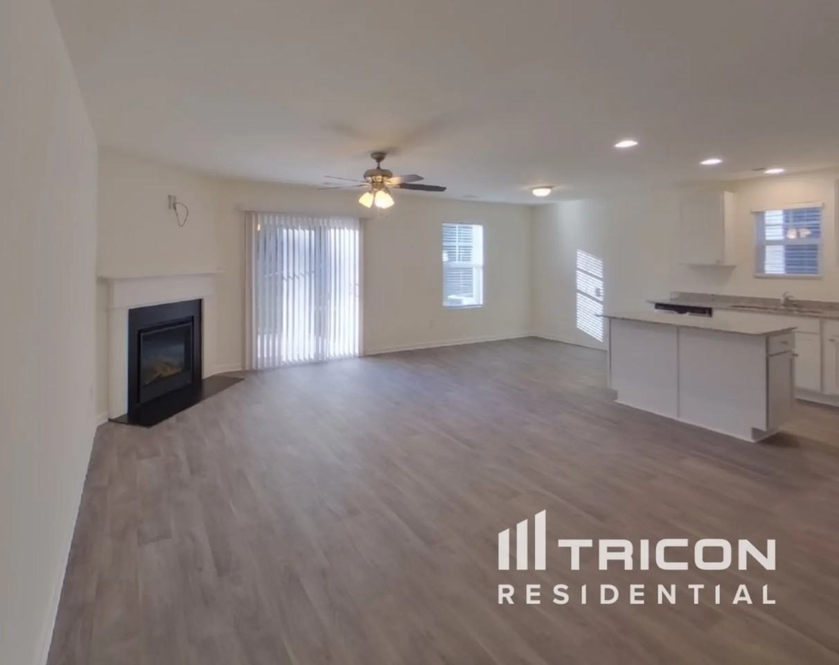 1083 Crescent Moon Loop Rd - Photo 3 of 17