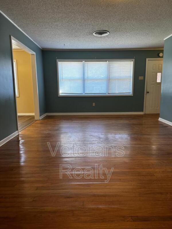 107 Pittman Dr - Photo 2 of 17