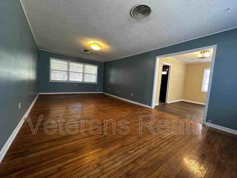 107 Pittman Dr - Photo 3 of 17