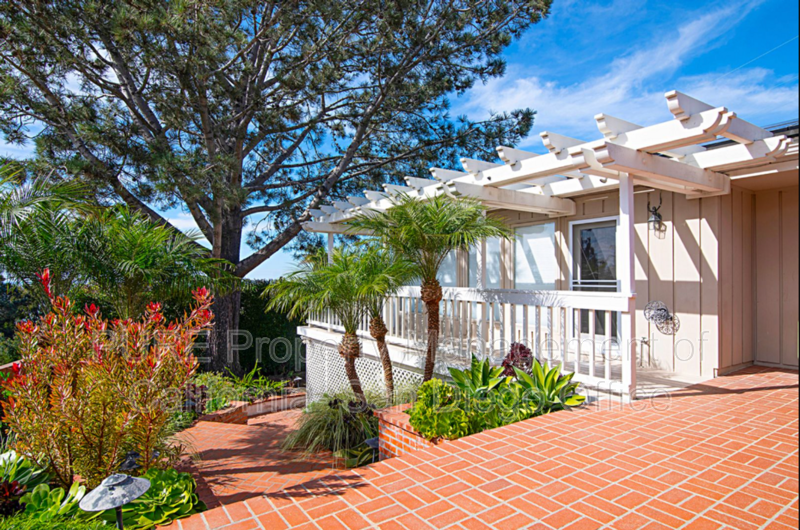 573 Amphitheatre Dr - Photo 3 of 27