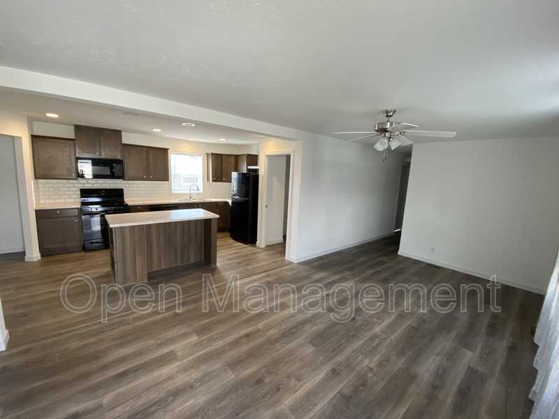 E 1st St #96 - Photo 2 of 7