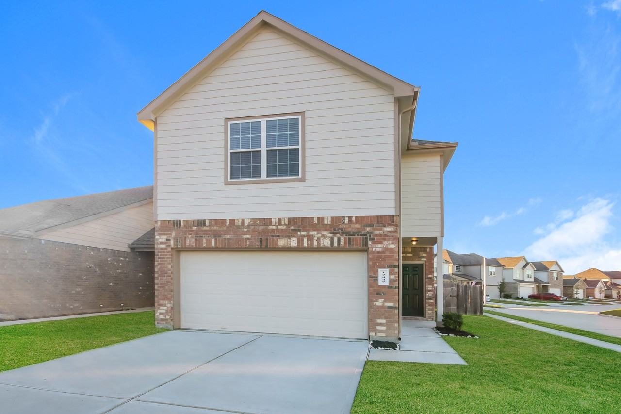 17447 Linthorne St - Photo 2 of 12