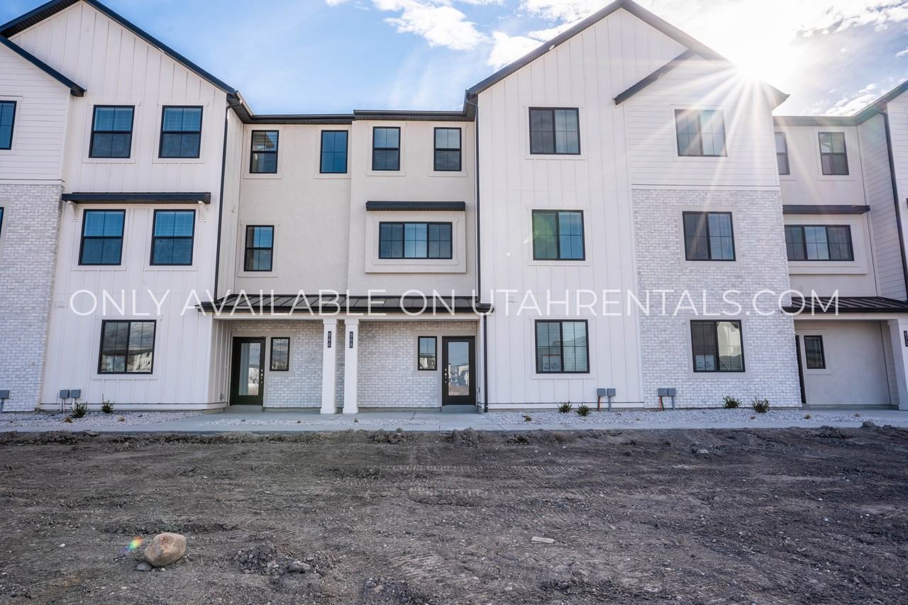 868 Ws #203 - Photo 2 of 27