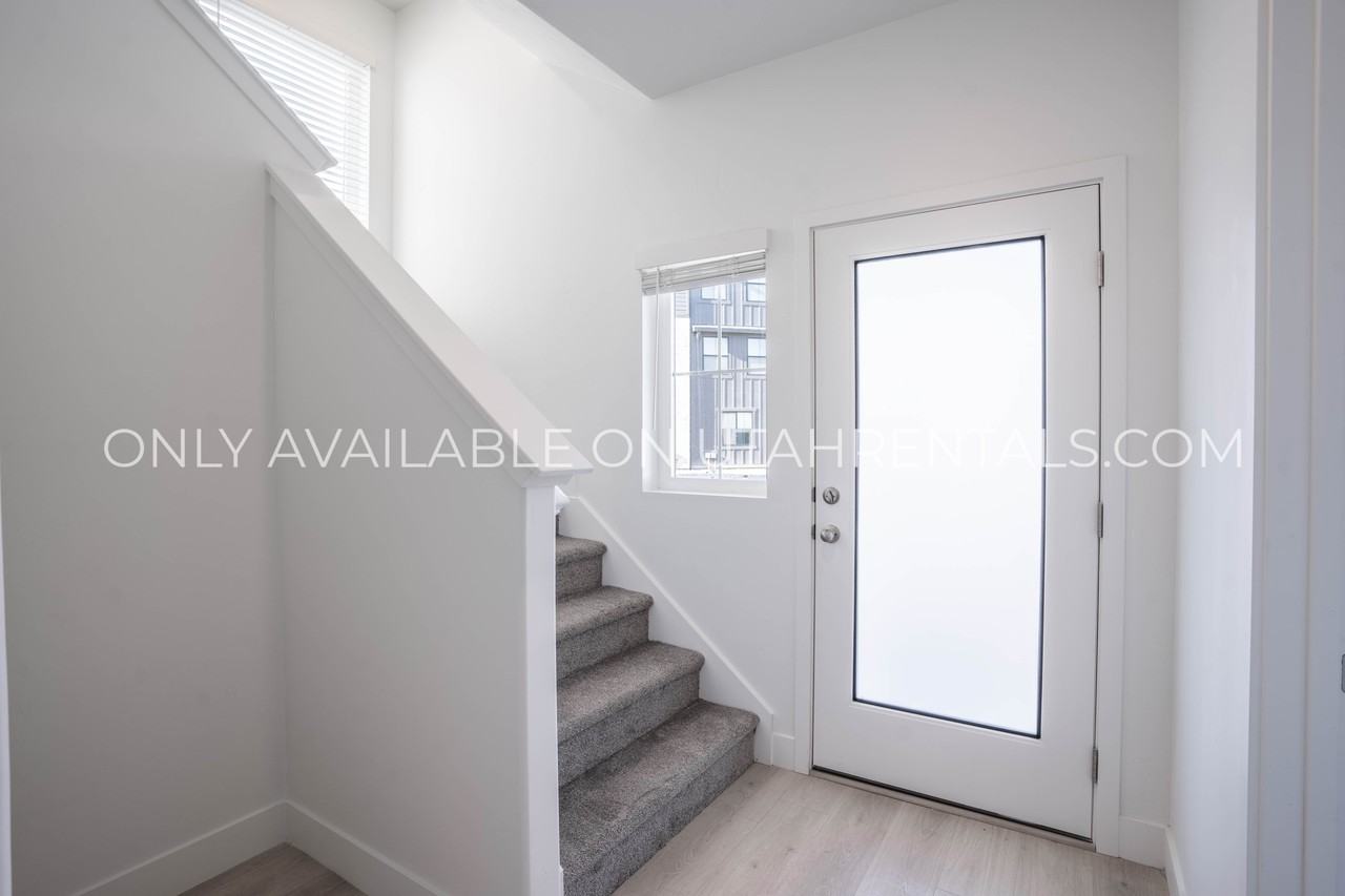 866 Ws #204 - Photo 3 of 27