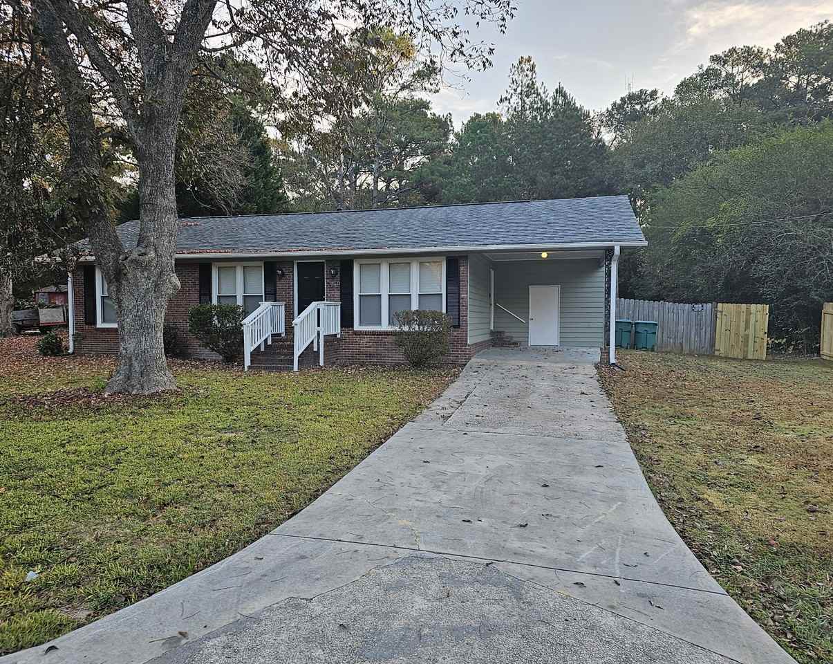 735 Hillcrest Dr - Photo 2 of 14