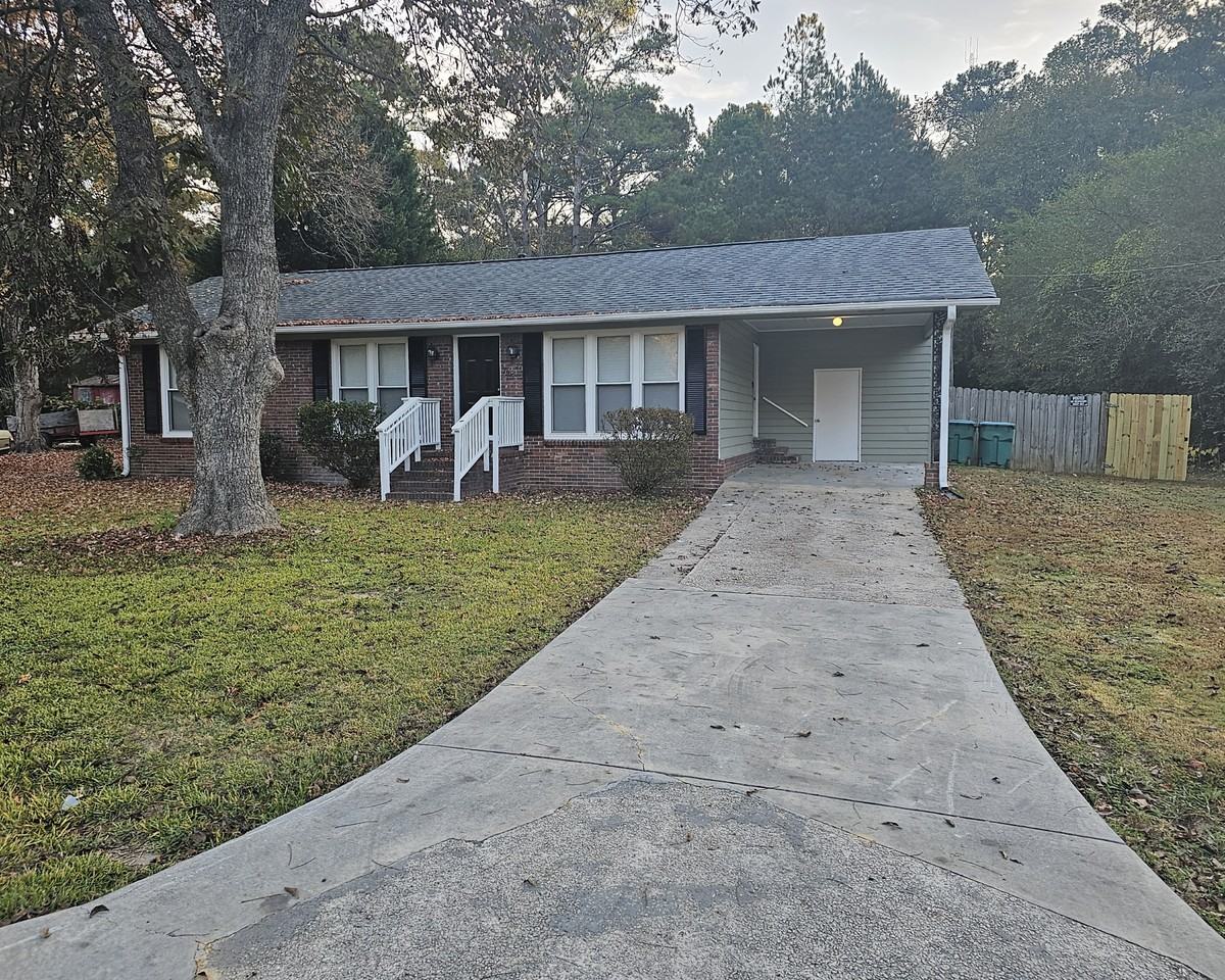 735 Hillcrest Dr - Photo 3 of 14