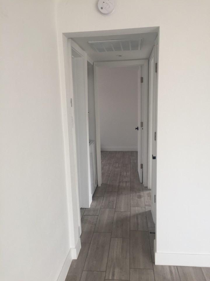 1311 W Clarendon Ave - Photo 3 of 9