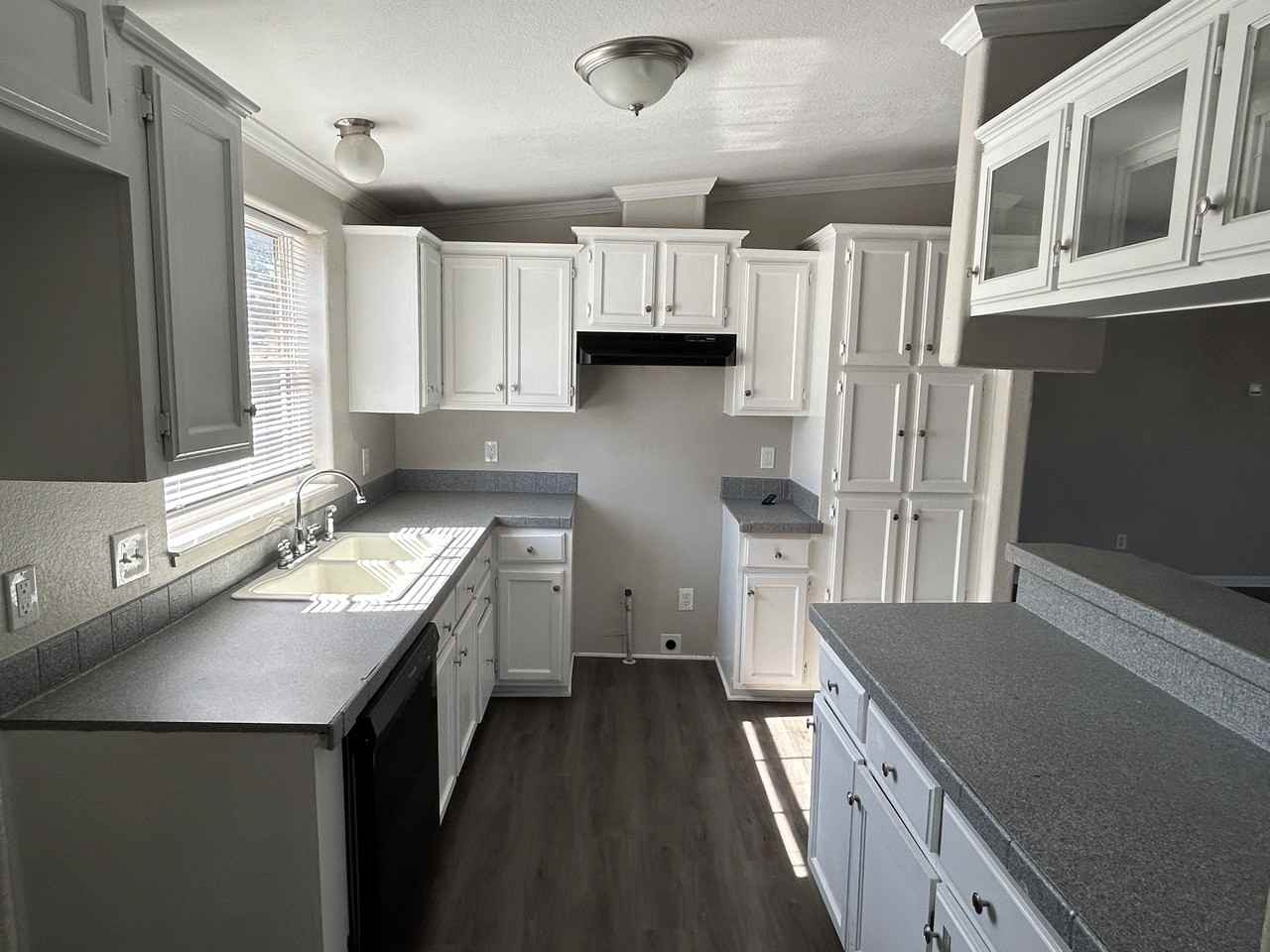 2931 Lariat Ln - Photo 3 of 10