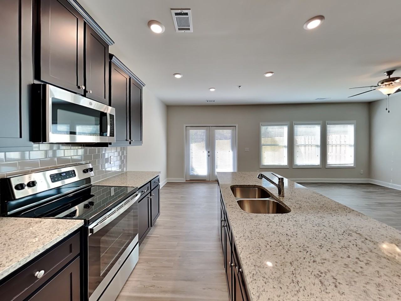 123 Wayne Ln - Photo 3 of 22